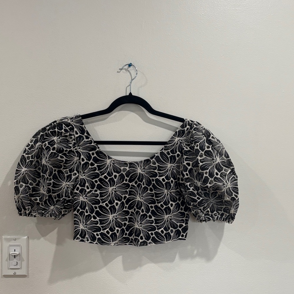 Floral Puff Sleeve Top - Black and White